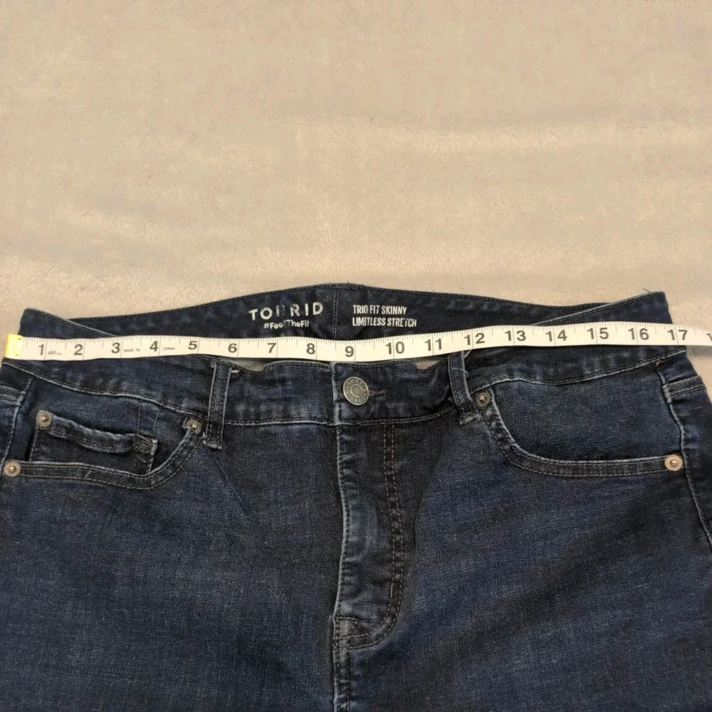 Torrid Trio Fit Skinny Limitless Stretch jeans 16R/20R
